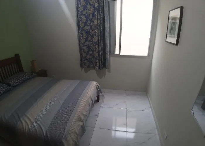 Guaruja. Excelente Apartamento, Localizado No Melhor Ponto Da Enseada, A 200 M Da Praia. Possui Restaurantes, Mini Shoppings E Boulevard Proximosar,  Ambem A Supermercados, Farmacias E Ao Aquario Do Guaruja.